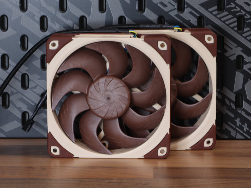 noctua-nl-lc1-24-nf-a12x25-g2-blaser.JPG